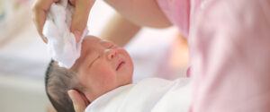 How to give newborn baby a bath